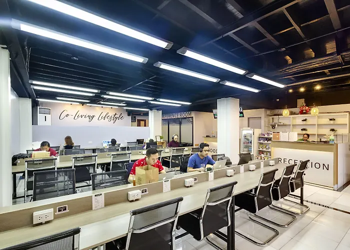 Nomad's Hub Coliving Hotel