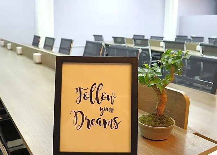 Nomad's Hub Coliving Hotel